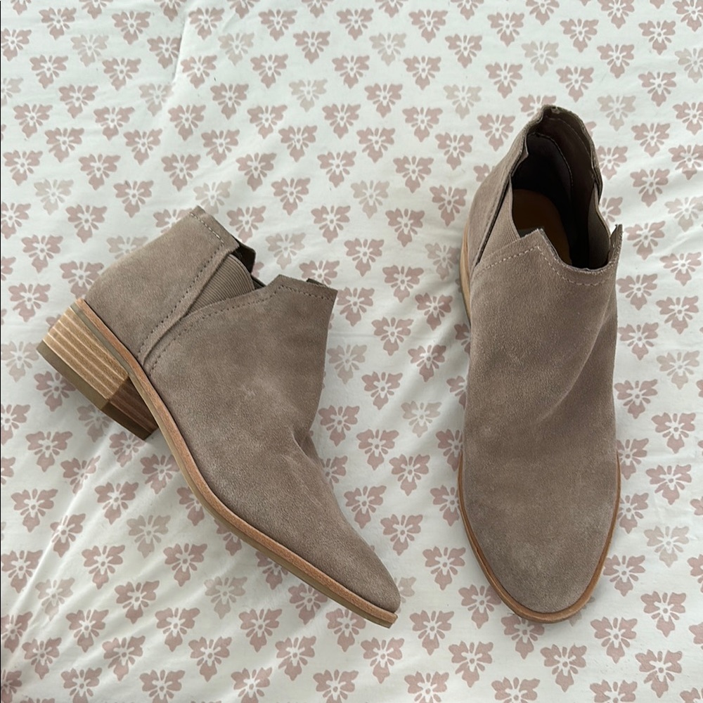 🚨FINAL SALE🚨 Dolce Vida Grey Suede Leather Booties